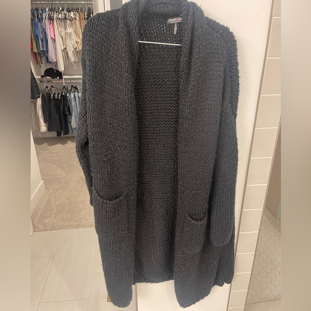 Fashion nova thick cardigan with pockets. One size fits all